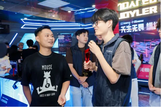 上班打卡,蓝领,舞台