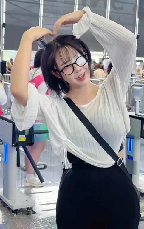 ChinaJoy,Yasal,韩援,COSer,粉丝互动,常服,眼睛受伤,2025,小红书,职业素养