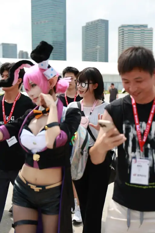 韩援Yasal便装现身ChinaJoy 职业素养引热议