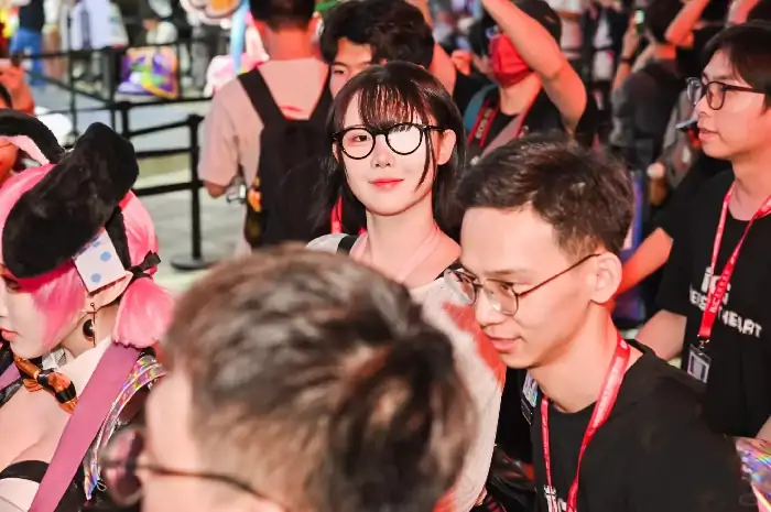 ChinaJoy,Yasal,韩援,COSer,粉丝互动,常服,眼睛受伤,2025,小红书,职业素养